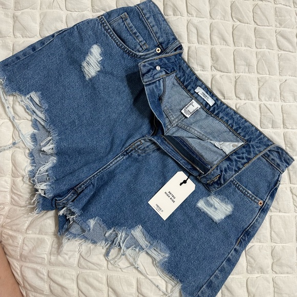 RETRO HIGH RISE JEAN SHORT - Picture 1 of 3